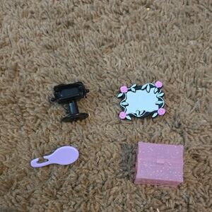 Little Bratz Vanity Set with Mirror and Accessories